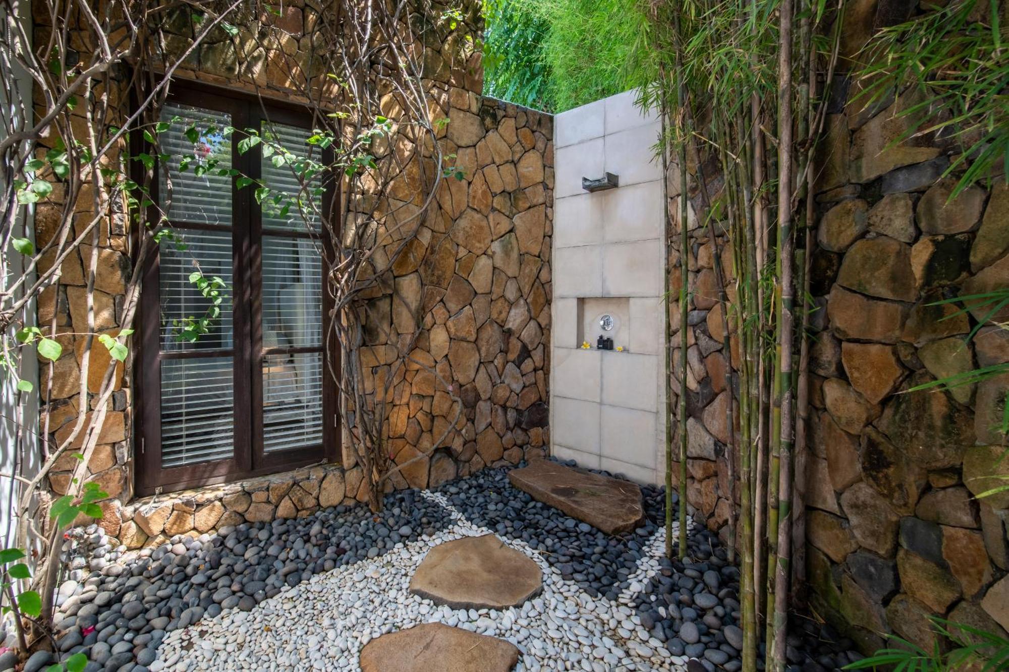 Shunyata Villas Bali Seraya Exterior photo